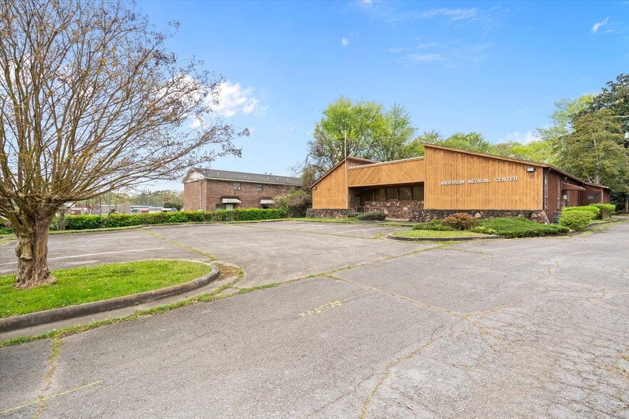 More Photos Of 812 S Main St, Cedartown Rehabilitation Center For Sale