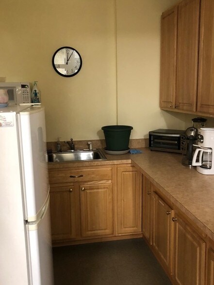 More Photos Of 103 Executive Dr, New Windsor Township Medical For Lease