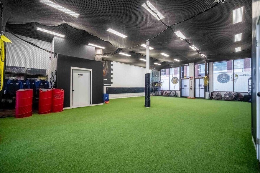 More Photos Of 1513-1527 Johnston Rd, White Rock Storefront For Lease