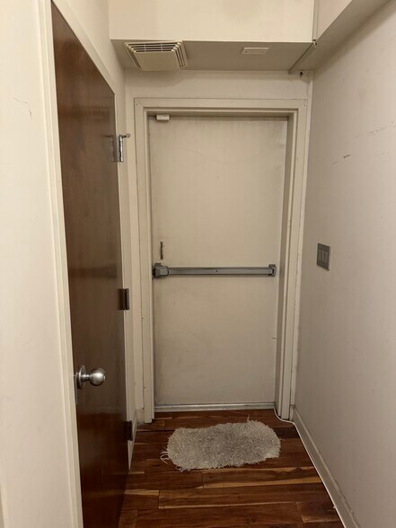 More Photos Of 1608 20th St NW, Washington Storefront Retail Office For Lease