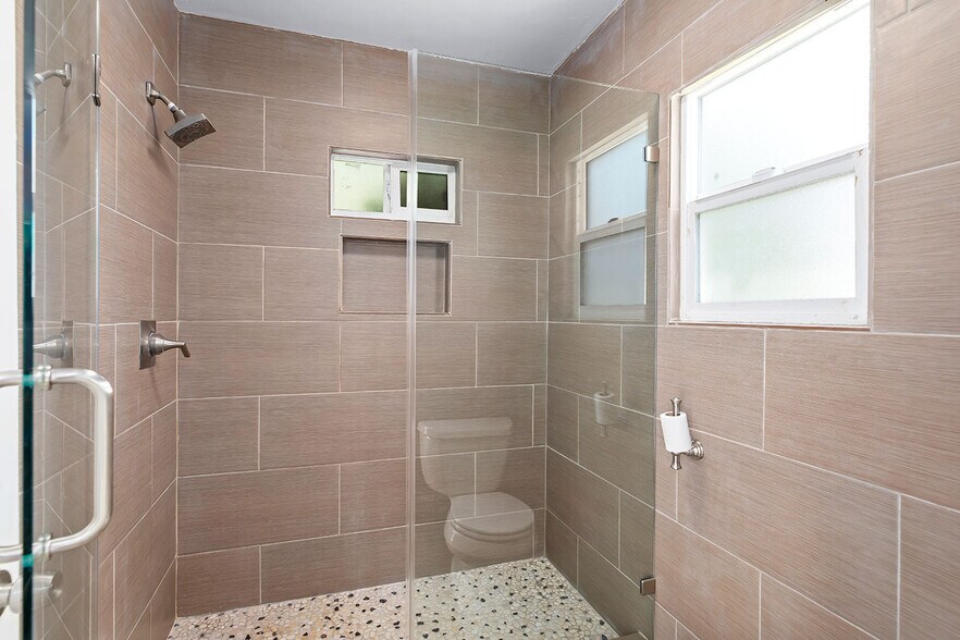 More Photos Of 2749 S Sepulveda Blvd, Los Angeles Multifamily For Sale