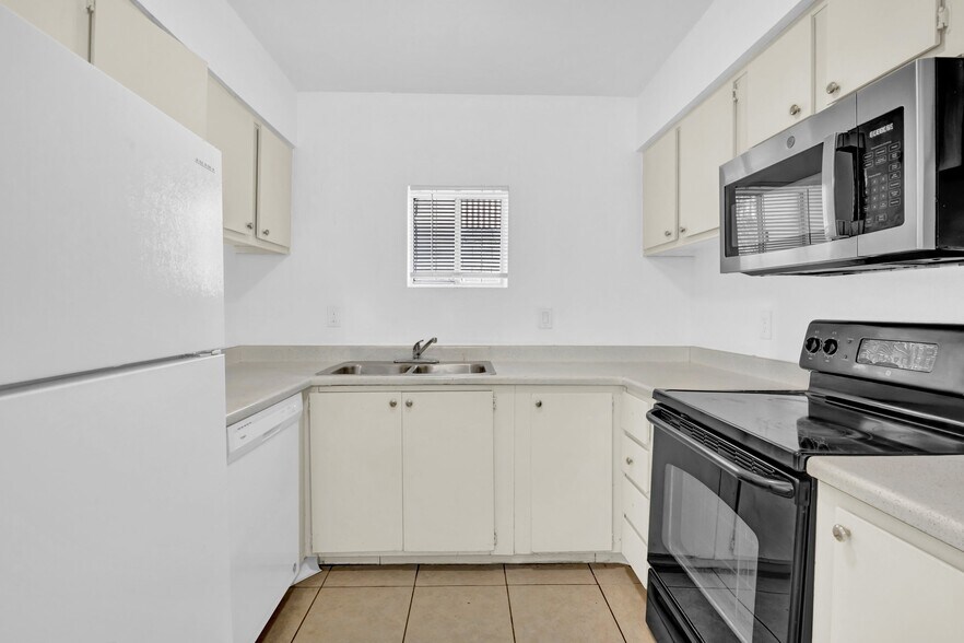 More Photos Of 2424 E Grandview Rd, Phoenix Apartments For Sale