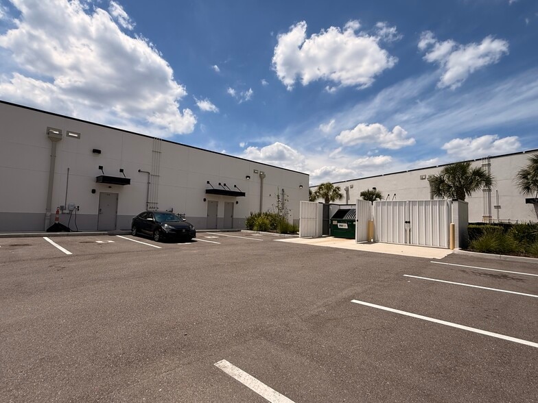 More Photos Of 5628 Circa Fishhawk Blvd, Lithia General Retail For Lease