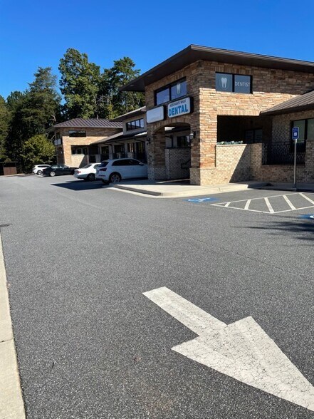 More Photos Of 1344 E Cobb Dr, Marietta Office For Lease