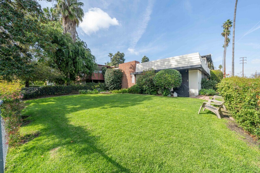 More Photos Of 11001 Hortense St, West Toluca Lake Apartments For Sale