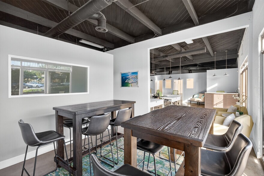 More Photos Of 401 Torrance Blvd, Redondo Beach Unknown For Lease