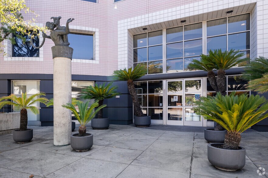 More Photos Of 215 N Marengo Ave, Pasadena Office For Sale
