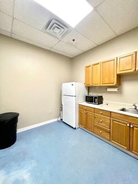 More Photos Of 12926 Highway 92, Woodstock Storefront For Lease