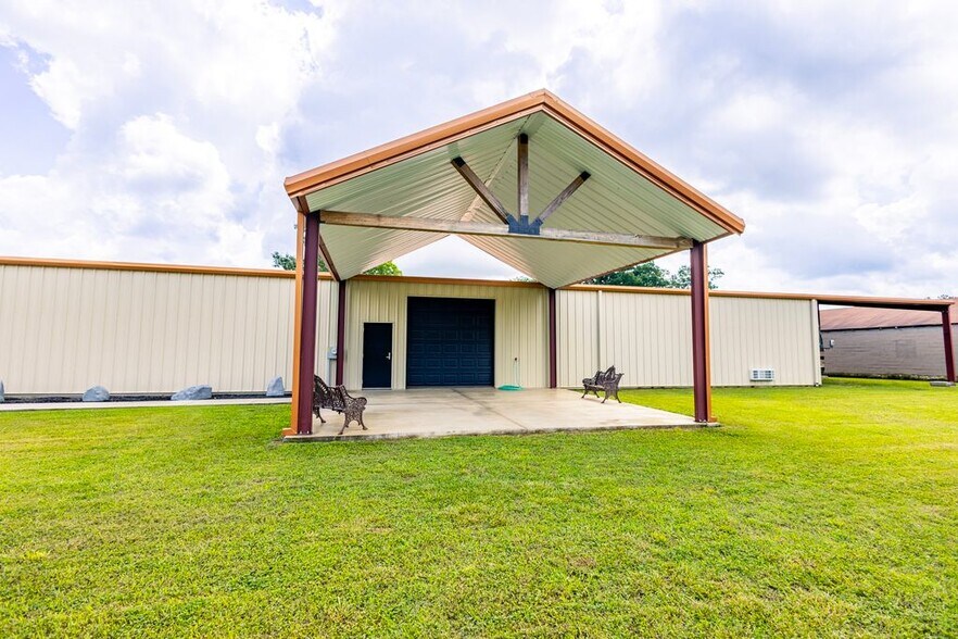 More Photos Of 2418 US-31, Falkville Warehouse For Sale