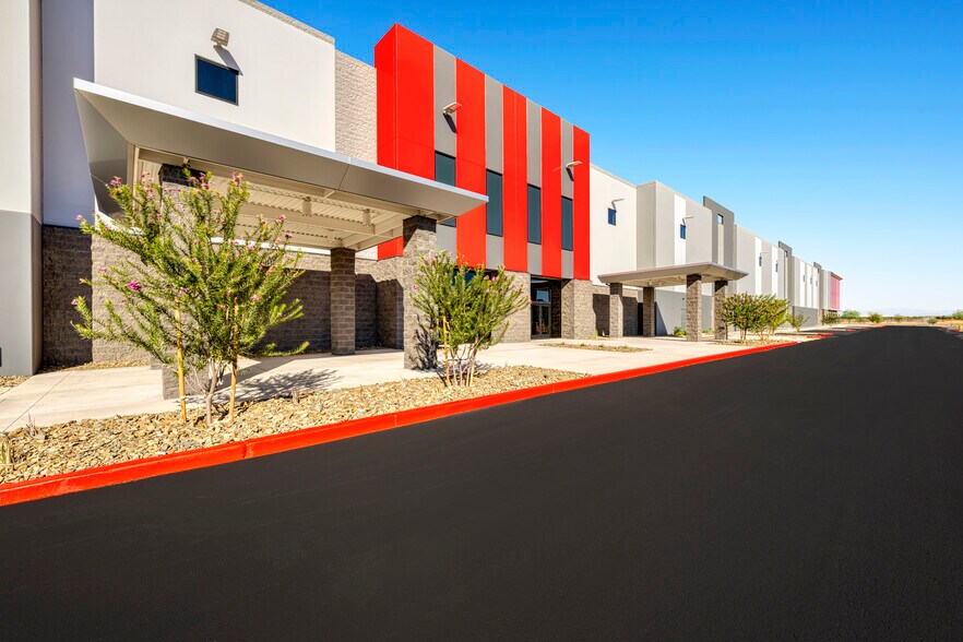 More Photos Of 6935 S Crismon Rd, Mesa Warehouse For Lease