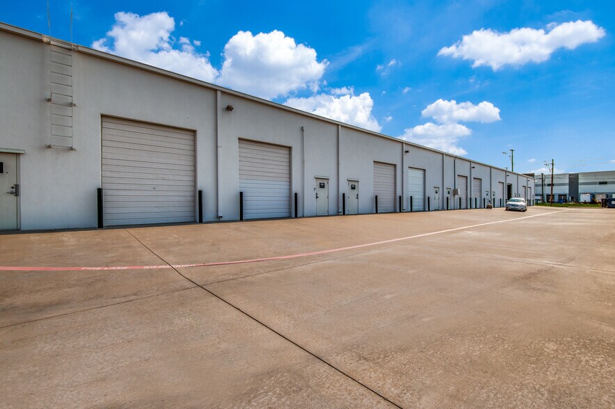 More Photos Of 2514 Tarpley Rd, Carrollton Light Distribution For Lease