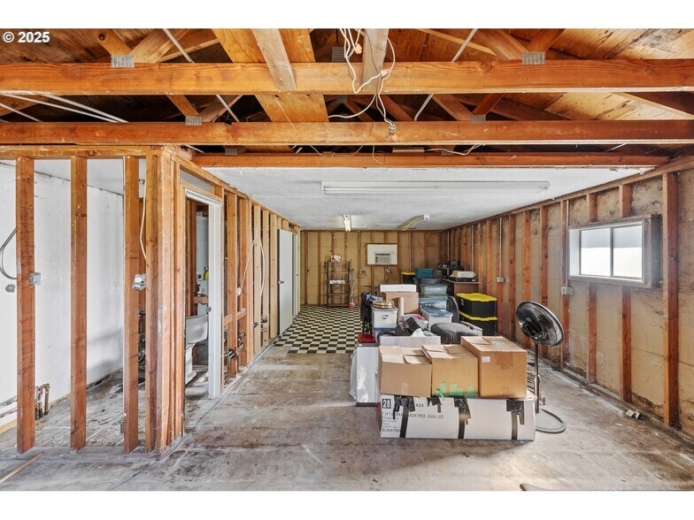 More Photos Of 2235 Broadway Ave, North Bend General Retail For Sale