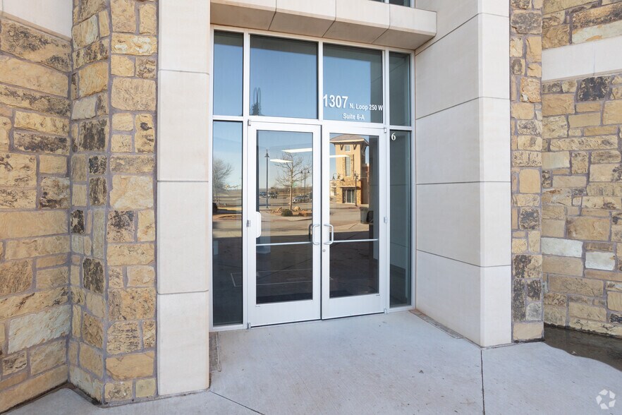 More Photos Of 1307 N Loop 250 W, Midland Unknown For Lease