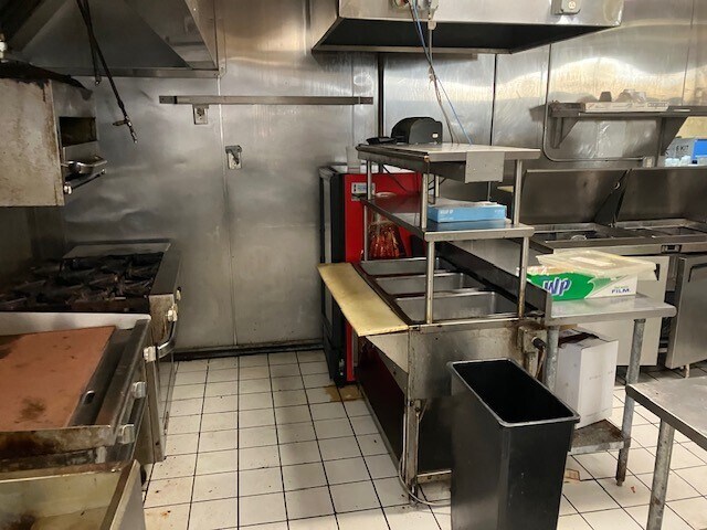 More Photos Of 3 Skidaway Village Walk, Savannah Restaurant For Lease