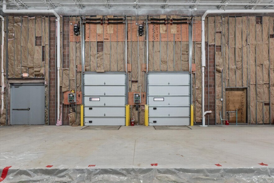 More Photos Of 41128-41496 Ann Arbor Rd E, Plymouth Storefront For Lease