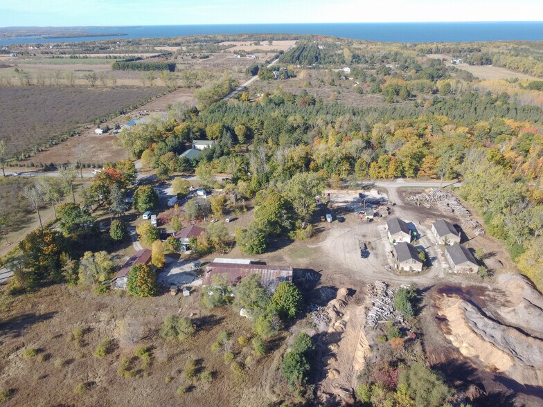 More Photos Of 5052 Reynolds Rd, Sturgeon Bay Flex For Sale