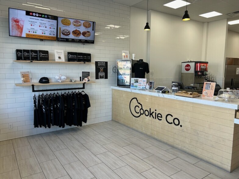 More Photos Of 13123 State Line Rd, Kansas City General Retail For Lease