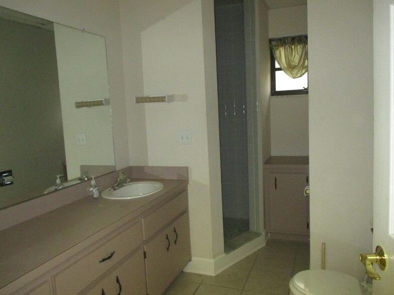 More Photos Of 701 N Hercules Ave, Clearwater Medical For Lease