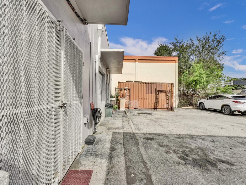 More Photos Of 10812-10818 NW 6th Ct, Miami Warehouse For Sale