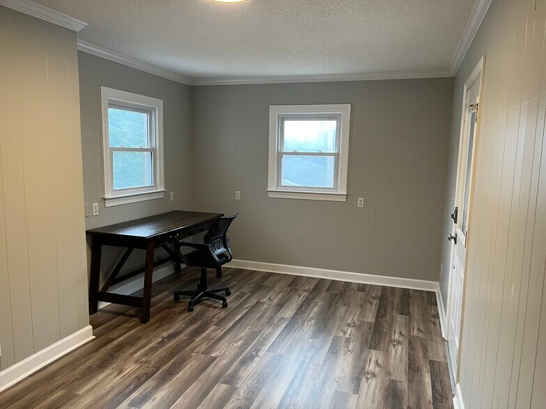 More Photos Of 122 Memorial Dr, Greer Loft Creative Space For Lease