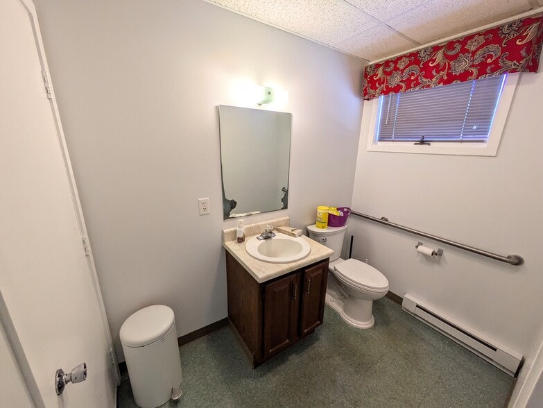 More Photos Of 1365 Blue Mountain Dr, Danielsville Office For Sale