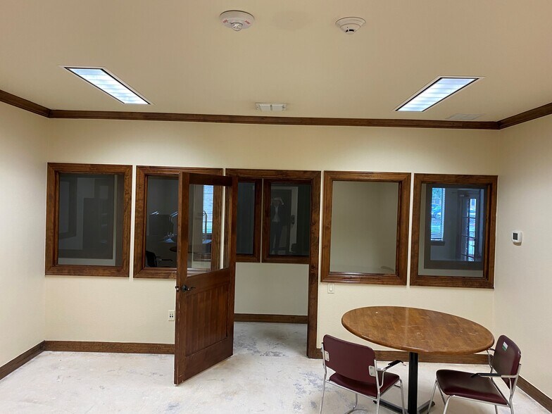 More Photos Of 8313 Whitley Rd, Watauga Office For Sale