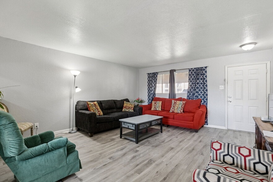 More Photos Of 500 Haley St, Irving Apartments For Sale