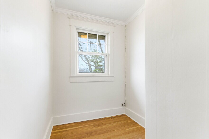 More Photos Of 3208 College Dr, Louisville Office For Sale