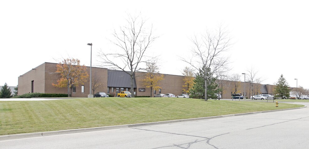 More Photos Of 2101-2115 Tempel Dr, Libertyville Warehouse For Sale