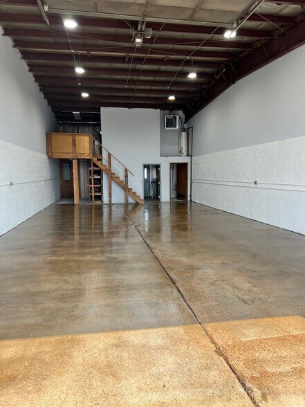 More Photos Of 1380-1386 Maras St, Shakopee Warehouse For Lease