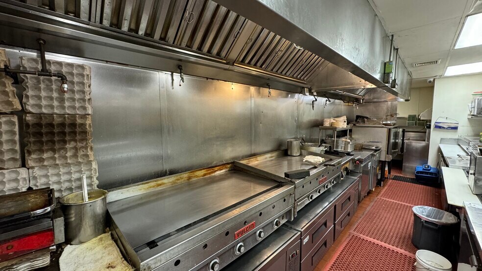 More Photos Of 2100 W Union Blvd, Bethlehem Restaurant For Lease