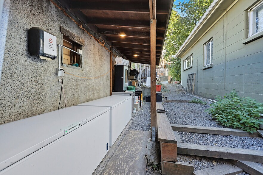 More Photos Of 216 W Steuben St, Cook General Retail For Sale