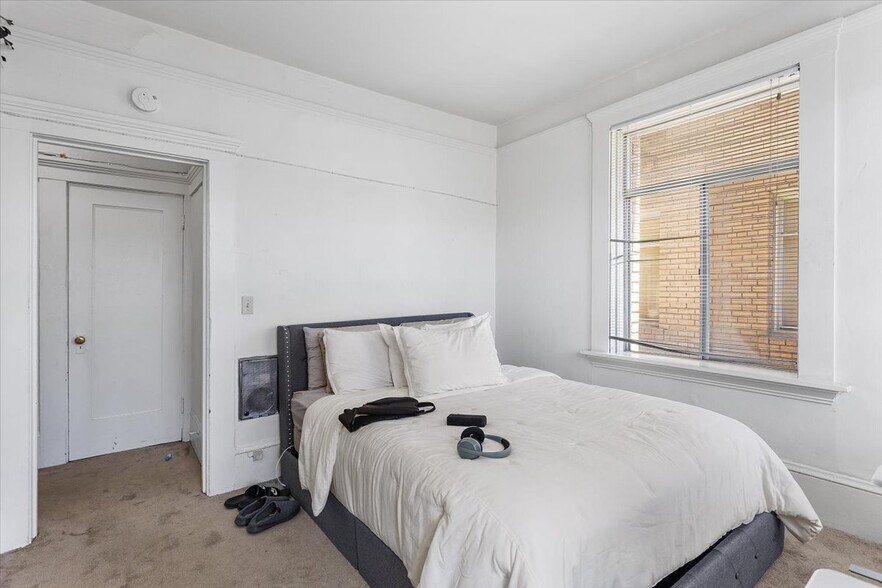 More Photos Of 498 25th St, Oakland Apartments For Sale