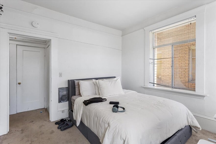 More Photos Of 498 25th St, Oakland Apartments For Sale