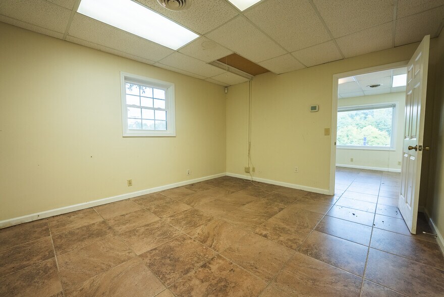 More Photos Of 690 N Franklin St, Christiansburg Office For Sale