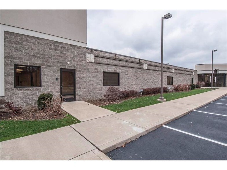 More Photos Of 8057 Rowan Rd, Cranberry Township Office For Sale