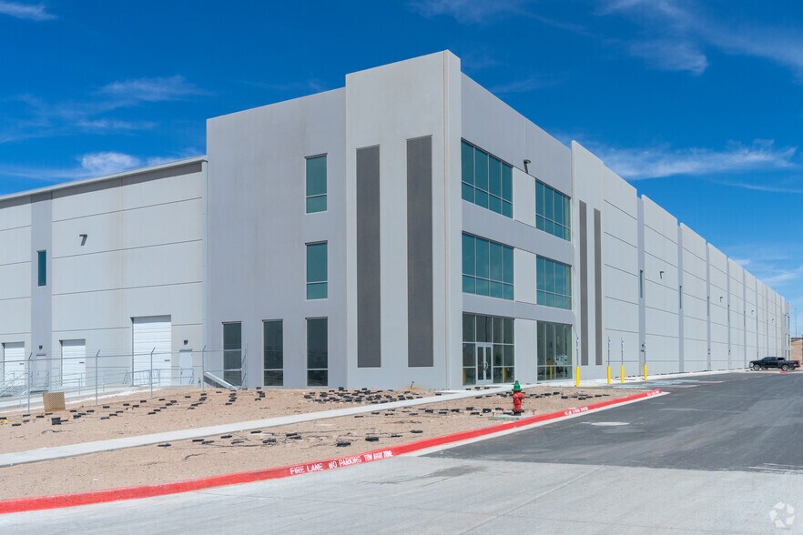 More Photos Of SEQ I-10 & 375 Loop, El Paso Unknown For Lease