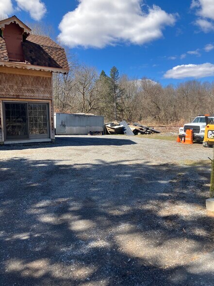 More Photos Of 2985 Mill Pl, Sauquoit Manufacturing For Sale