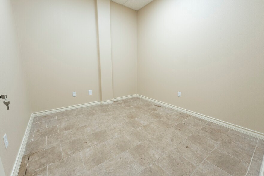 More Photos Of 1806 CR-1101, Midland Warehouse For Lease