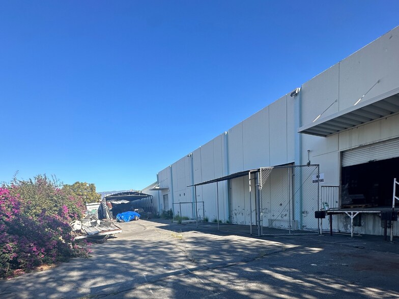 More Photos Of 444 Athol St, San Bernardino Warehouse For Sale