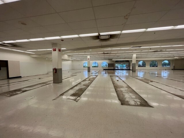 More Photos Of 301 Makaala St, Hilo Drugstore For Lease