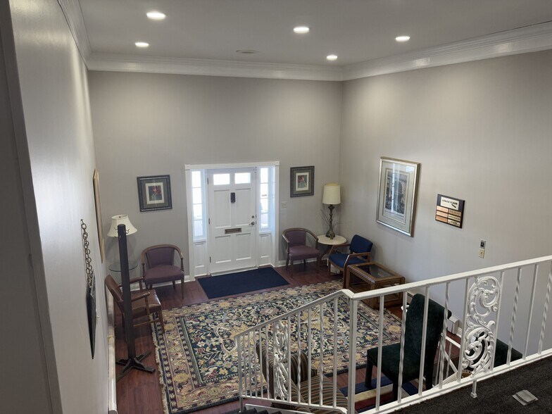 More Photos Of 4040 S Meridian St, Indianapolis Office For Lease