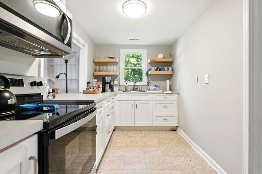 More Photos Of 409 Marquette Dr, Louisville Office For Sale