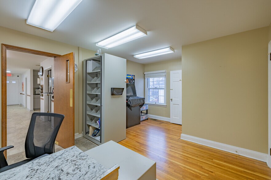 More Photos Of 1941 Euclid Ave, Bristol Medical For Sale