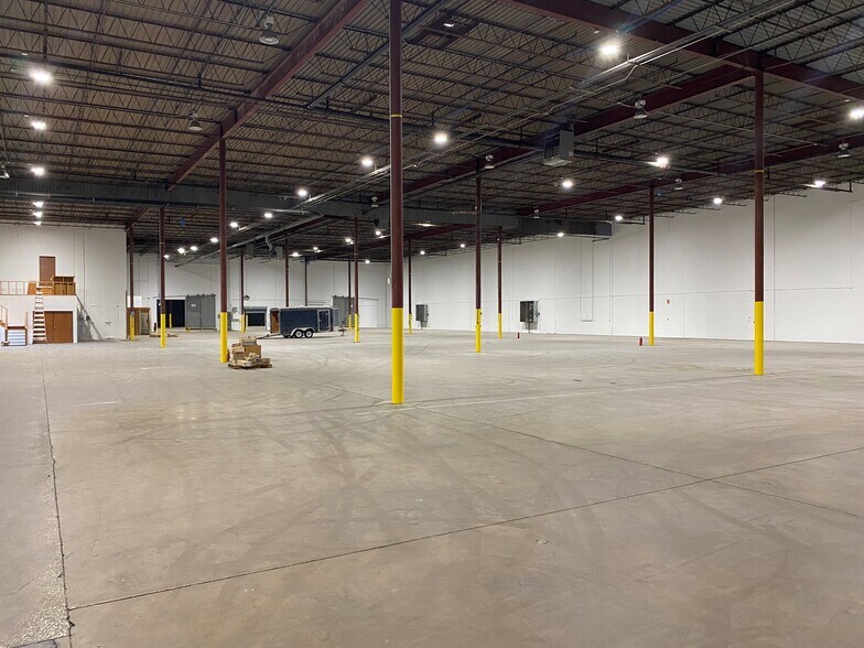More Photos Of 8330 Endicott Ln, Dallas Warehouse For Lease