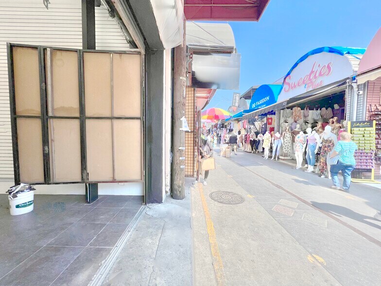 More Photos Of 301-329 E 12th St, Los Angeles Storefront For Lease