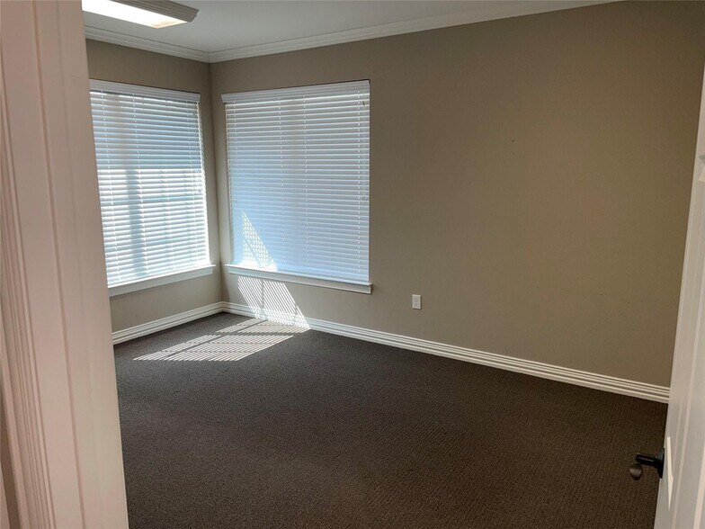 More Photos Of 8951 Collin McKinney Pky, McKinney Medical For Sale