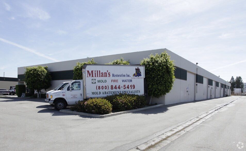 More Photos Of 1178 N Grove St, Anaheim Manufacturing For Lease
