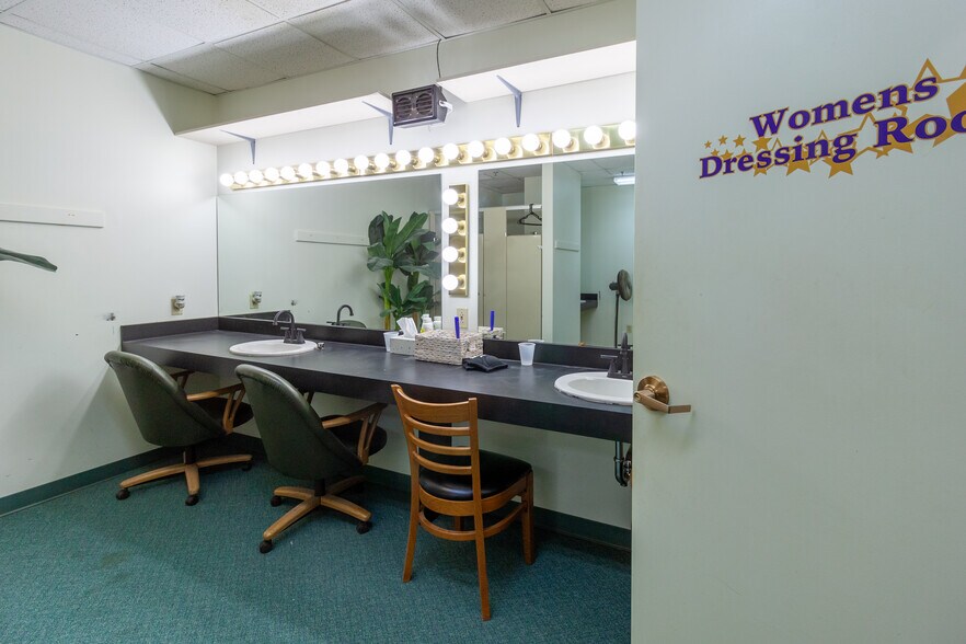 More Photos Of 101 Spring St, Excelsior Springs Theater Concert Hall For Sale