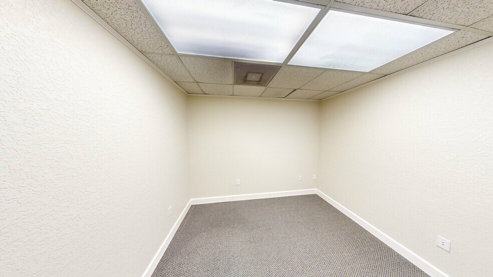 More Photos Of 5151 S Lakeland Dr, Lakeland Office For Sale